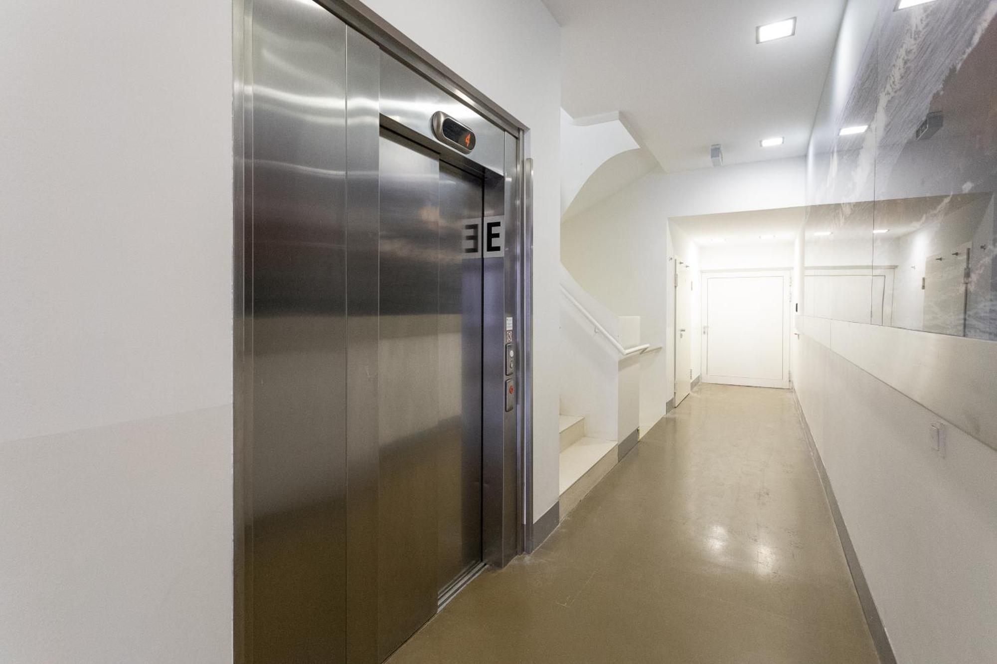 Private Room With Ac- Microwave, Personal Fridge & Metro Access - 7 Min To Center Vienna Exterior photo