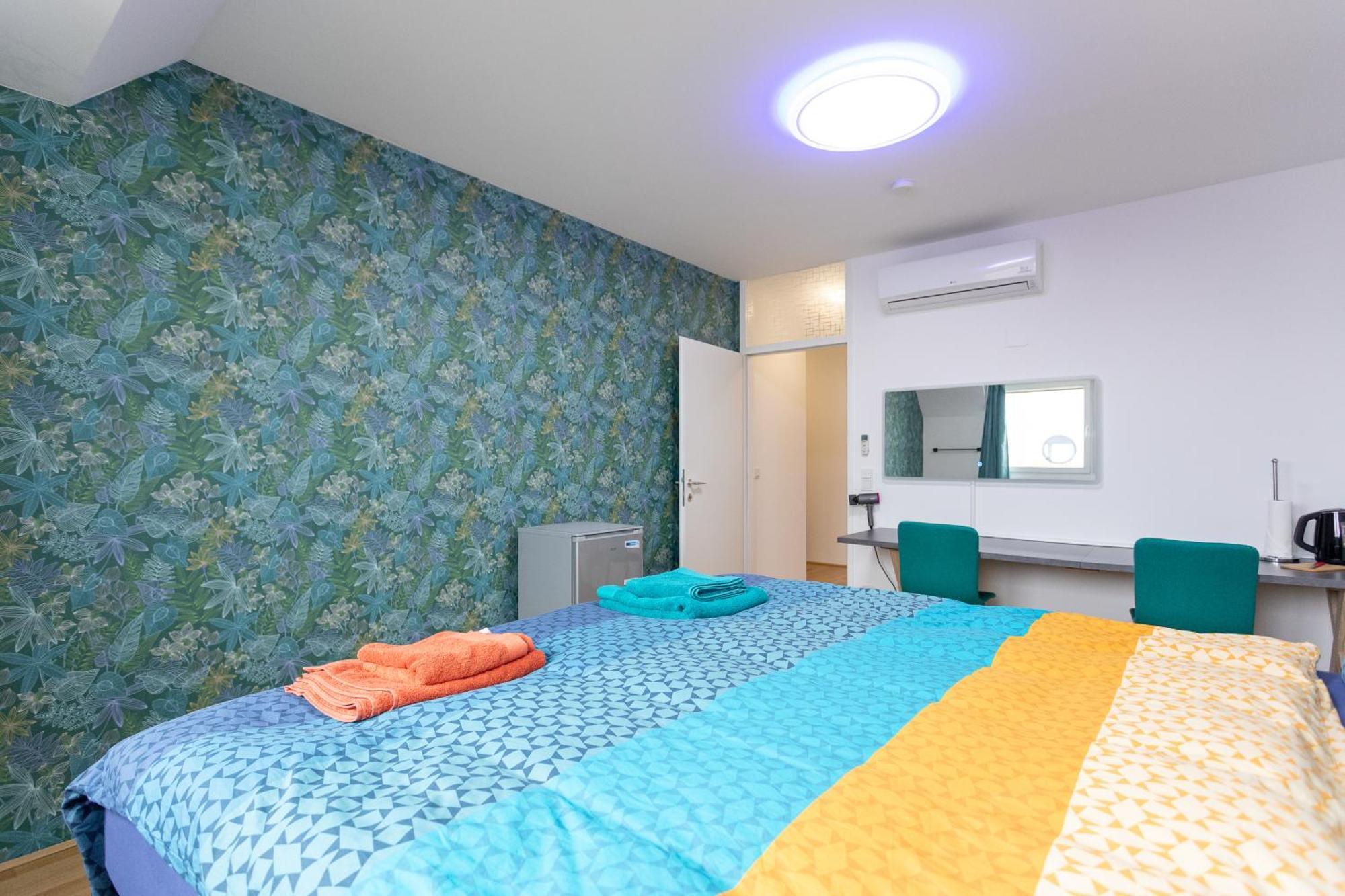 Private Room With Ac- Microwave, Personal Fridge & Metro Access - 7 Min To Center Vienna Exterior photo