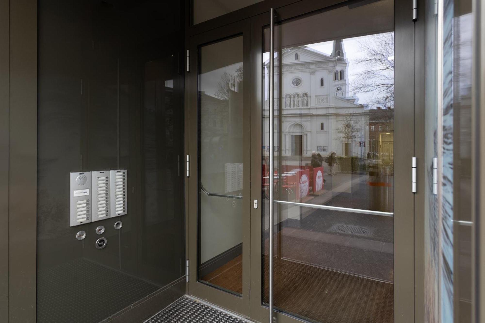 Private Room With Ac- Microwave, Personal Fridge & Metro Access - 7 Min To Center Vienna Exterior photo